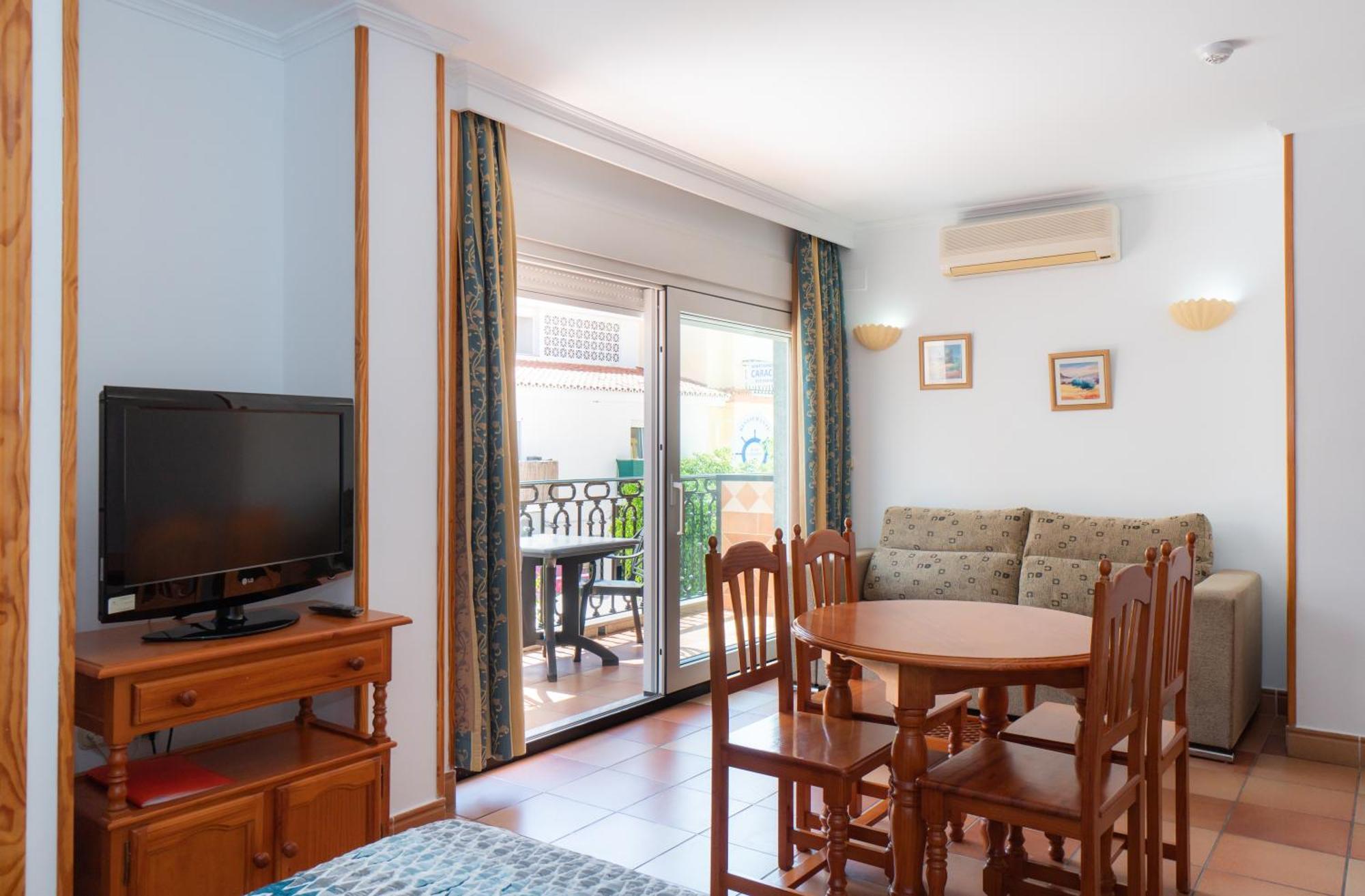 Apartamentos Leonor Carihuela Torremolinos Ngoại thất bức ảnh