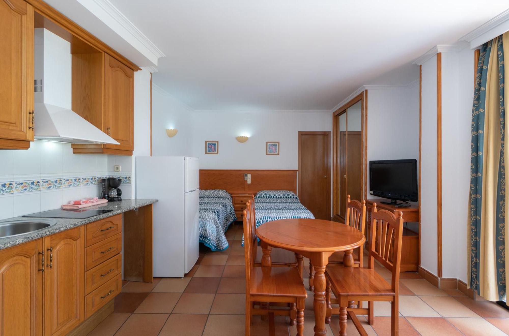 Apartamentos Leonor Carihuela Torremolinos Phòng bức ảnh