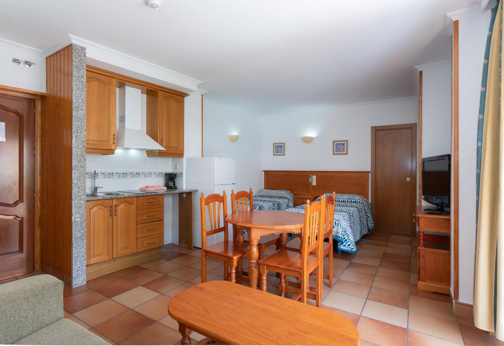 Apartamentos Leonor Carihuela Torremolinos Phòng bức ảnh